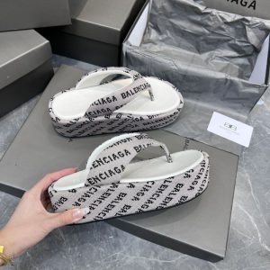 Balenciaga Replica Shoes/Sneakers/Sleepers Heel Height: Middle Heel (3Cm-5Cm) Sole Material: Rubber Sole Material: Rubber Style: European And American Craftsmanship: Sticky Heel Style: Sponge Bottom Function: Increased