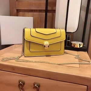 Others Replica Bags/Hand Bags Texture: Cowhide Type: Small Square Bag Type: Small Square Bag Popular Elements: Chain Style: Fashion Closed: Lock Suitable Age: Young And Middle-Aged (26-40 Years Old)