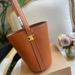 Celine Replica Bags/Hand Bags Texture: Microfiber Synthetic Leather Type: Bucket Bag Type: Bucket Bag Popular Elements: Belt Decoration Style: Fashion Closed Way: Zipper