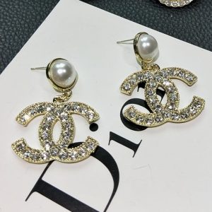 Chanel Replica Jewelry Piercing Material: 925 Silver Mosaic Material: Natural Crystal Mosaic Material: Natural Crystal Style: Luxurious Craft: Sculpture