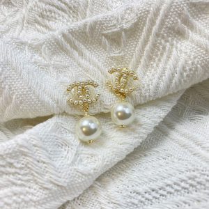 Chanel Replica Jewelry Piercing Material: 925 Silver Mosaic Material: Pearl Mosaic Material: Pearl Style: Light Luxury Craft: Inlaid Gold Pattern: Other