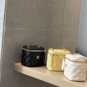 Chanel Replica Bags/Hand Bags Texture: PU Type: Small Square Bag Type: Small Square Bag Popular Elements: Chain Style: Fashion Closed: Zipper
