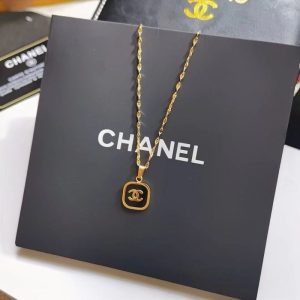Chanel Replica Jewelry Brand: Chanel Whether To Wear A Pendant: Pendant Whether To Wear A Pendant: Pendant Gender: Female