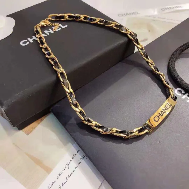 Chanel Replica Gioielli Marca: Chanel Catena Materiale: Titanio Acciaio Materiale catena: Titanio Acciaio Materiale Ciondolo: Altro stile: Giapponese e coreano Se indossare un ciondolo: Ciondolo