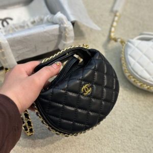 Chanel Replica Bags/Hand Bags Brand: Chanel Texture: PU Texture: PU Type: Small Square Bag Popular Elements: To Weave Style: Fashion Closed Way: Zipper Buckle