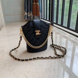Chanel Replica Bags/Hand Bags Brand: Chanel Texture: PU Texture: PU Popular Elements: The Chain Style: Fashion Closed Way: Zipper Buckle Suitable Age: Youth (18-25 Years Old)
