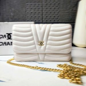 Chanel Replica Bags/Hand Bags Texture: PU Type: Small Square Bag Type: Small Square Bag Popular Elements: The Chain Style: Fashion Closed Way: Package Cover Type