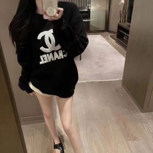 Chanel Replica Clothing Fabric Material: Polyester/Cotton Ingredient Content: 81% (Inclusive)¡ª90% (Inclusive) Ingredient Content: 81% (Inclusive)¡ª90% (Inclusive) Style: Temperament Lady/Little Fragrance Popular Elements / Process: Jacquard Clothing Version: Loose Way Of Dressing: Pullover