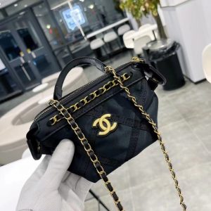 Chanel Replica Bags/Hand Bags Bag Type: Dumpling Bun Bag Size: Middle Bag Size: Middle Lining Material: Polyester Bag Shape: Horizontal Square Closure Type: Zipper Pattern: Solid Color