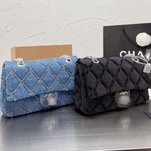 Chanel Replica Bags/Hand Bags Texture: Denim Type: Diamond Chain Bag Type: Diamond Chain Bag Popular Elements: Lingge Style: Fashion Closed: Package Cover Type Suitable Age: Young And Middle-Aged (26-40 Years Old)
