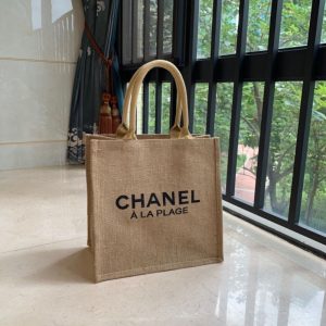 Chanel Replica Bags/Hand Bags Texture: Alloy Type: Small Square Bag Type: Small Square Bag Style: Fashion Closed: Package Cover Type