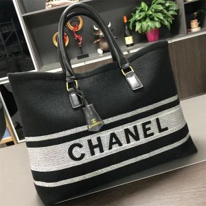 Chanel Replica Bags/Hand Bags Texture: Canvas Type: Tote Type: Tote Popular Elements: Plaid Style: Fashion Closed: Exposure Suitable Age: Youth (18-25 Years Old)