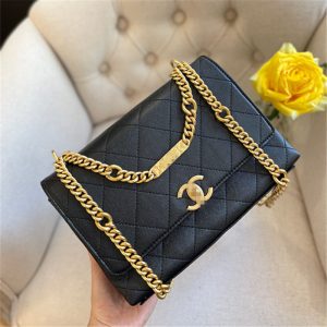 Chanel Replica Bags/Hand Bags Type: Small Square Bag Popular Elements: Chain Popular Elements: Chain Style: Fashion Closed: Package Cover Type Size: 25*16cm