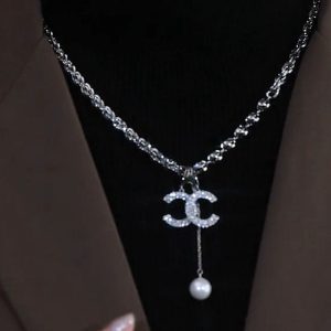 Chanel Replica Jewelry Chain Material: Titanium Steel Pendant Material: Mother-Of-Pearl Pendant Material: Mother-Of-Pearl Style: Luxurious Chain Style: Melon Seed Chain Whether To Bring A Fall: Belt Pendant For People: Female