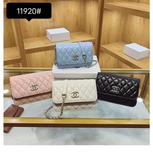 Chanel Replica Bags/Hand Bags Bag Type: Small Square Bag Bag Size: Middle Bag Size: Middle Lining Material: Polyester Bag Shape: Horizontal Square Closure Type: Package Cover Type Pattern: Solid Color
