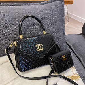 Chanel Replica Bags/Hand Bags Material: PU Bag Type: Small Square Bag Bag Type: Small Square Bag Bag Size: Middle Lining Material: Synthetic Leather Bag Shape: Horizontal Square Closure Type: Magnetic Buckle