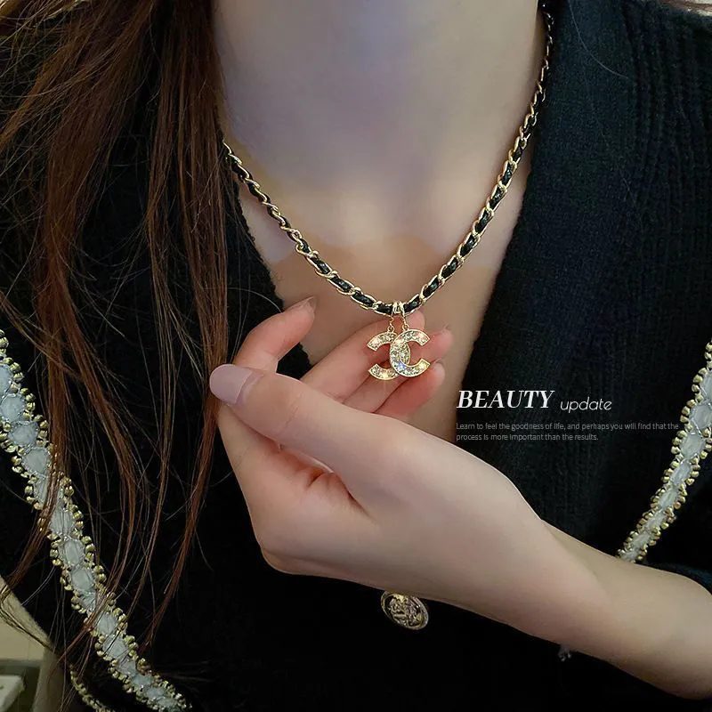 Chanel Replica Joyería Cadena Material: Otros Ya sea para llevar una caída: Cinturón Colgante Ya sea para traer una caída: Cinturón Colgante Colgante Material: Aleación Patrón: Otros Estilo: Vintage Género: Mujer