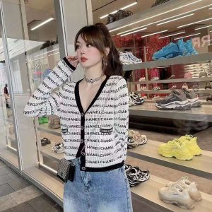 Chanel Replica Clothing Fabric Material: Other/Other Ingredient Content: 51% (Inclusive)¡ª70% (Inclusive) Ingredient Content: 51% (Inclusive)¡ª70% (Inclusive) Style: Temperament Lady/Little Fragrance Popular Elements / Process: Button Clothing Version: Loose Way Of Dressing: Cardigan