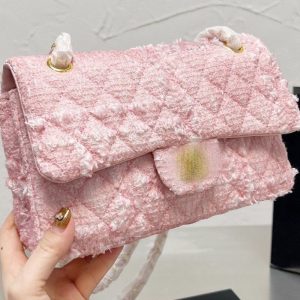Chanel Replica Bags/Hand Bags Texture: Woolen Type: Small Square Bag Type: Small Square Bag Popular Elements: Chain Style: Sweet Closed: Package Cover Type