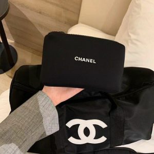 Chanel Replica Bags/Hand Bags Texture: Nylon Style: Europe And America Style: Europe And America Closed: Zipper Suitable Age: Youth (18-25 Years Old)