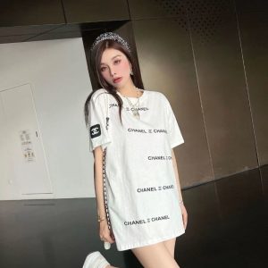 Chanel Replica Clothing Fabric Material: Cotton/Cotton Ingredient Content: 100% Ingredient Content: 100% Popular Elements: Printing Clothing Version: Loose Main Style: Personality Street Length/Sleeve Length: Mid-Length/Short-Sleeved