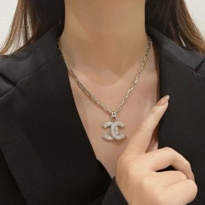 Chanel Replica Jewelry Chain Material: Alloy Pendant Material: Rhinestones Pendant Material: Rhinestones Style: Luxurious Chain Style: Cross Chain Whether To Bring A Fall: Belt Pendant For People: Female