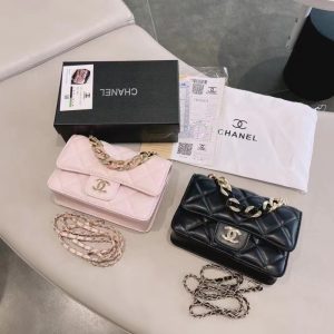 Chanel Replica Bags/Hand Bags Bag Type: Small Square Bag Bag Size: Small Bag Size: Small Lining Material: No Lining Bag Shape: Horizontal Square Closure Type: Package Cover Type Pattern: Solid Color