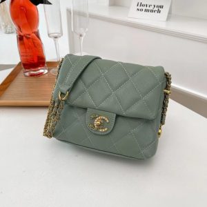 Chanel Replica Bags/Hand Bags Bag Type: Small Square Bag Bag Size: Small Bag Size: Small Lining Material: Polyester Bag Shape: Vertical Square Closure Type: Package Cover Type Pattern: Solid Color