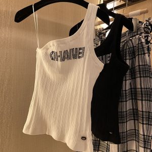 Chanel Replica Clothing Gross Weight: 0.5kg Type: Sling Type Type: Sling Type Version: Straight Type Pattern: Solid Color Main Fabric Composition: Other