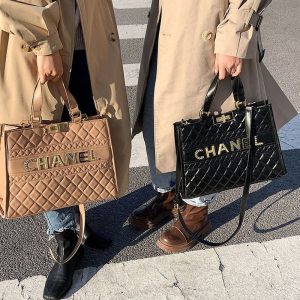 Chanel Replica Bags/Hand Bags Texture: PU Type: Tote Type: Tote Popular Elements: Contrasting Colors Style: Fashion Closed: Lock Suitable Age: Young And Middle-Aged (26-40 Years Old)