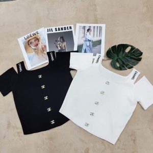 Chanel Replica Clothing Fabric Material: Other/Other Ingredient Content: 31% (Inclusive)¡ª50% (Inclusive) Ingredient Content: 31% (Inclusive)¡ª50% (Inclusive) Style: Simple Commuting/Europe And America Popular Elements / Process: Button Clothing Version: Slim Fit Way Of Dressing: Pullover