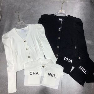 Chanel Replica Clothing Fabric Material: Other/Other Ingredient Content: 31% (Inclusive)¡ª50% (Inclusive) Ingredient Content: 31% (Inclusive)¡ª50% (Inclusive) Main Style: Niche Features Popular Elements / Process: Solid Color Clothing Version: Straight Way Of Dressing: Cardigan