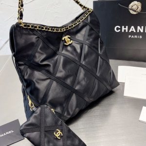 Chanel Replica Child Clothing Texture: Nylon Type: Mother Bag Type: Mother Bag Popular Elements: Chain Style: OL Commuting Closed: Zip Closure