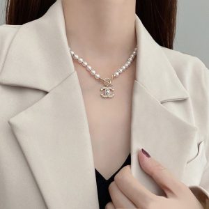 Chanel Replica Jewelry Chain Material: Other Pendant Material: Mother-Of-Pearl Pendant Material: Mother-Of-Pearl Style: Luxurious Chain Style: Ball Chain Whether To Bring A Fall: Belt Pendant