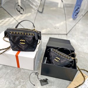 Chanel Replica Bags/Hand Bags Texture: Silk Type: Other Type: Other Popular Elements: Chain Style: Fashion Closed: Zipper