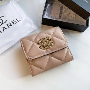 Chanel Replica Bags/Hand Bags Bag Type: Small Square Bag Bag Size: Small Bag Size: Small Lining Material: No Lining Bag Shape: Horizontal Square Closure Type: Package Cover Type Pattern: Solid Color