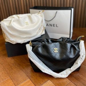 Chanel Replica Bags/Hand Bags Texture: Cowhide Type: Pleated Bag Type: Pleated Bag Popular Elements: Chain Style: Fashion Closed: Zipper