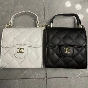 Chanel Replica Bags/Hand Bags Texture: PU Type: Small Square Bag Type: Small Square Bag Popular Elements: Solid Color Style: Fashion Closed: Package Cover Type