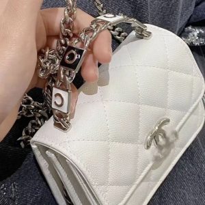 Chanel Replica Bags/Hand Bags Texture: Cowhide Type: Diamond Chain Bag Type: Diamond Chain Bag Popular Elements: Lingge Closed: Package Cover Type