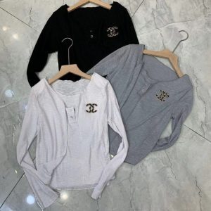Chanel Replica Clothing Fabric Material: Cotton/Cotton Ingredient Content: 71% (Inclusive)¡ª80% (Inclusive) Ingredient Content: 71% (Inclusive)¡ª80% (Inclusive) Style: Temperament Lady/Little Fragrance Clothing Style Details: Solid Color Clothing Version: Slim Fit Length/Sleeve Length: Short/Long Sleeve