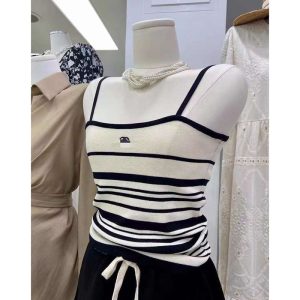 Chanel Replica Clothing Fabric Material: Other/Other Combination: Single Combination: Single Clothing Version: Slim Fit Length: Short Popular Elements: Backless Style: Temperament Lady/Little Fragrance