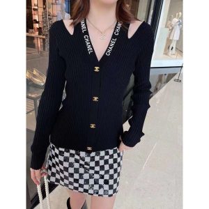 Chanel Replica Clothing Fabric Material: Other/Other Ingredient Content: 31% (Inclusive)¡ª50% (Inclusive) Ingredient Content: 31% (Inclusive)¡ª50% (Inclusive) Style: Simple Commuting/Europe And America Popular Elements / Process: Button Clothing Version: Slim Fit Way Of Dressing: Pullover