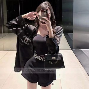 Chanel Replica Clothing Popular Elements: Chain Splicing Type: Pants Suit Type: Pants Suit Sleeve Length: Long Sleeve Fabric Material: Other/Polyester (Polyester Fiber) Ingredient Content: 31% (Inclusive) - 50% (Inclusive) Suitable Age: Youth (18-25 Years Old)