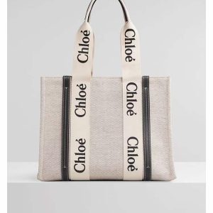 Others Replica Bags/Hand Bags Material: Canvas Bag Type: Small Square Bag Bag Type: Small Square Bag Bag Size: 37*29*8cm Lining Material: Polyester Bag Shape: Horizontal Square Closure Type: Exposure