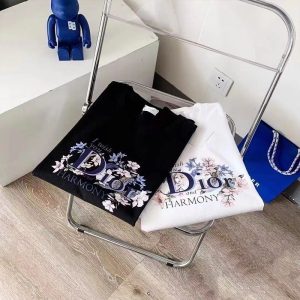 Dior Replica Men Clothing Fabric Material: Cotton/Cotton Ingredient Content: 100% Ingredient Content: 100% Collar: Round Neck Version: Loose Sleeve Length: Short Sleeve Clothing Style Details: Printing