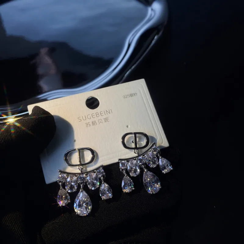 Dior Replica Jewelry Style : Femmes Matériau de la mosaïque : Zircon Matériau de la mosaïque : Zircon Marques : Dior