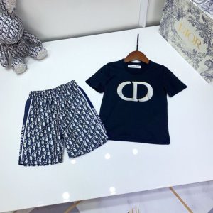 Dior Replica Child Clothing Fabric Material: Cotton/Cotton Ingredient Content: 51% (Inclusive) - 70% (Inclusive) Ingredient Content: 51% (Inclusive) - 70% (Inclusive) Gender: Universal Popular Elements: Printing Number Of Pieces: Two Piece Suit Sleeve Length: Short Sleeve