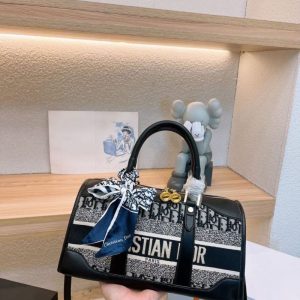 Dior Replica Bags/Hand Bags Brand: Dior Texture: Sheepskin Texture: Sheepskin Type: Other Popular Elements: Bow Tie Style: Fashion Closed Way: Zipper