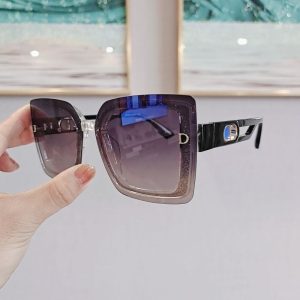 Dior Replica Sunglasses Lens Material: Resin Frame Material: PC Frame Material: PC Glasses Style: Square Frame OEM: Can Type: Women'S Strength: Powerful
