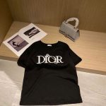 Dior Replica Clothing Fabric Material: Cotton/Cotton Ingredient Content: 91% (Inclusive)¡ª95% (Inclusive) Ingredient Content: 91% (Inclusive)¡ª95% (Inclusive) Collar: Crew Neck Version: Conventional Sleeve Length: Short Sleeve Clothing Style Details: Printing